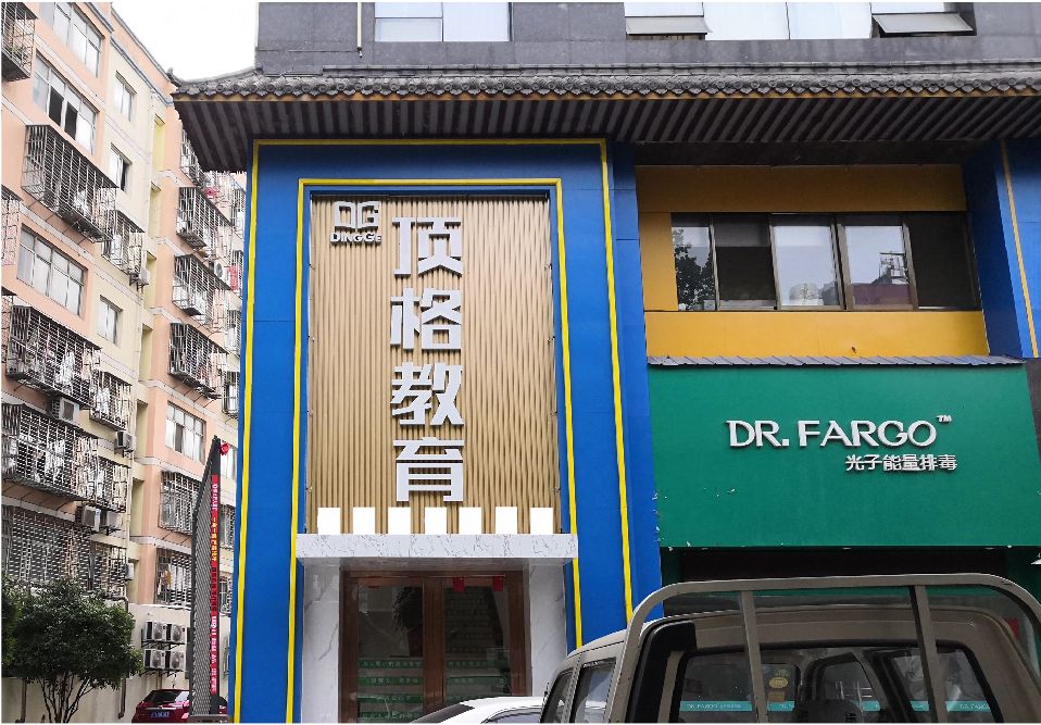 西平门头设计要符合门店特色。